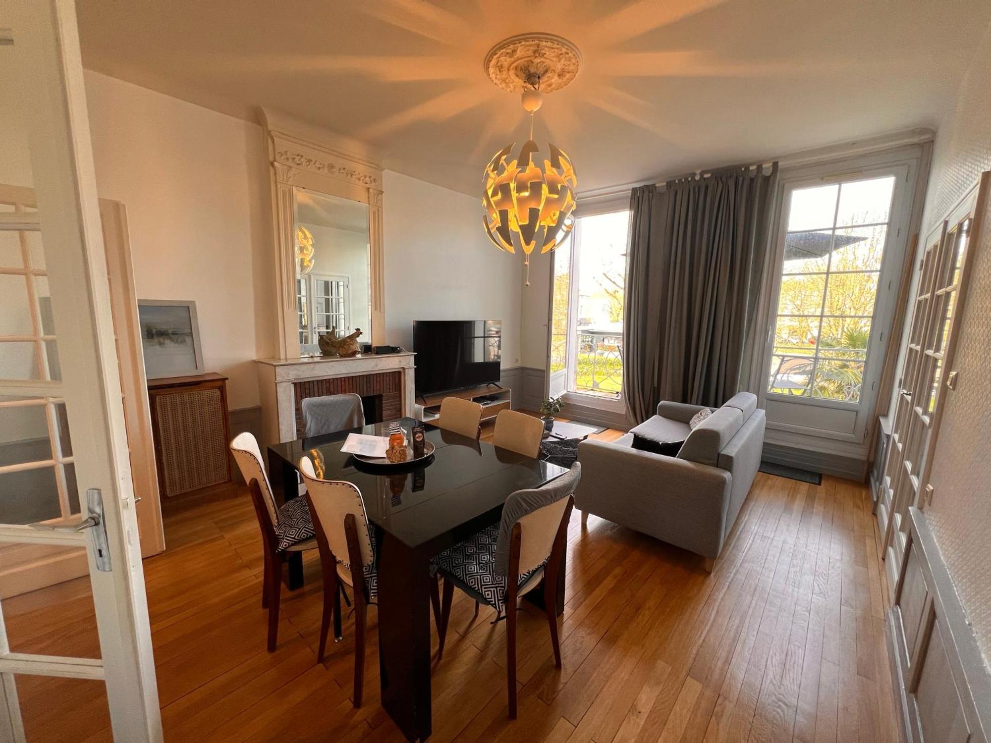La Colbertine - Charming Apartment In Place Colbert Rochefort  Buitenkant foto