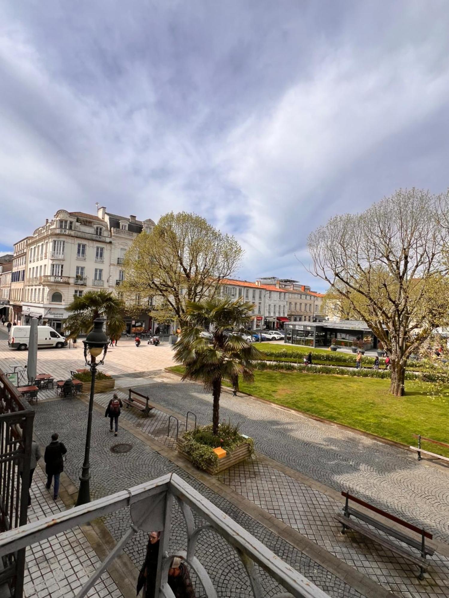 La Colbertine - Charming Apartment In Place Colbert Rochefort  Buitenkant foto