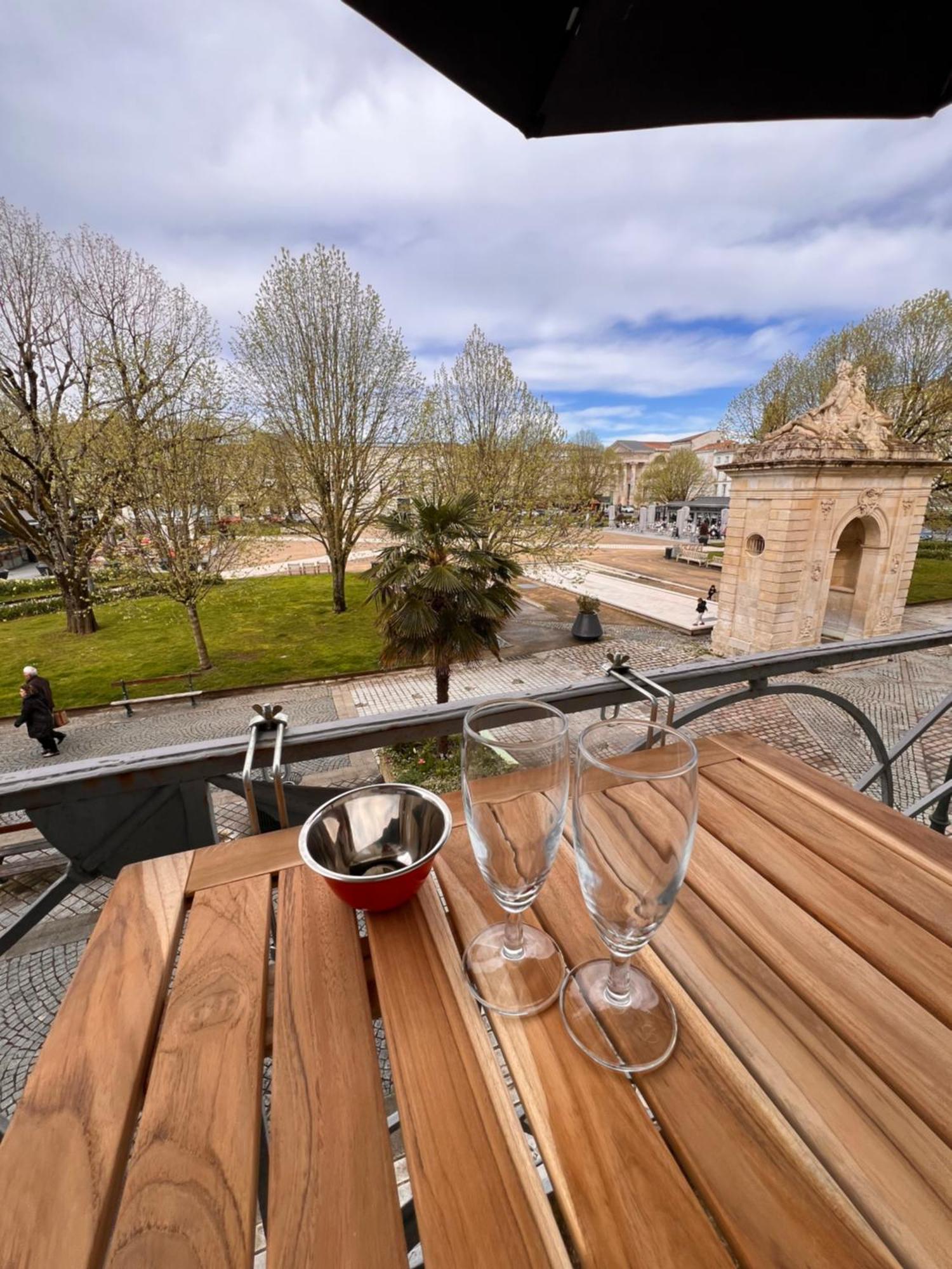 La Colbertine - Charming Apartment In Place Colbert Rochefort  Buitenkant foto