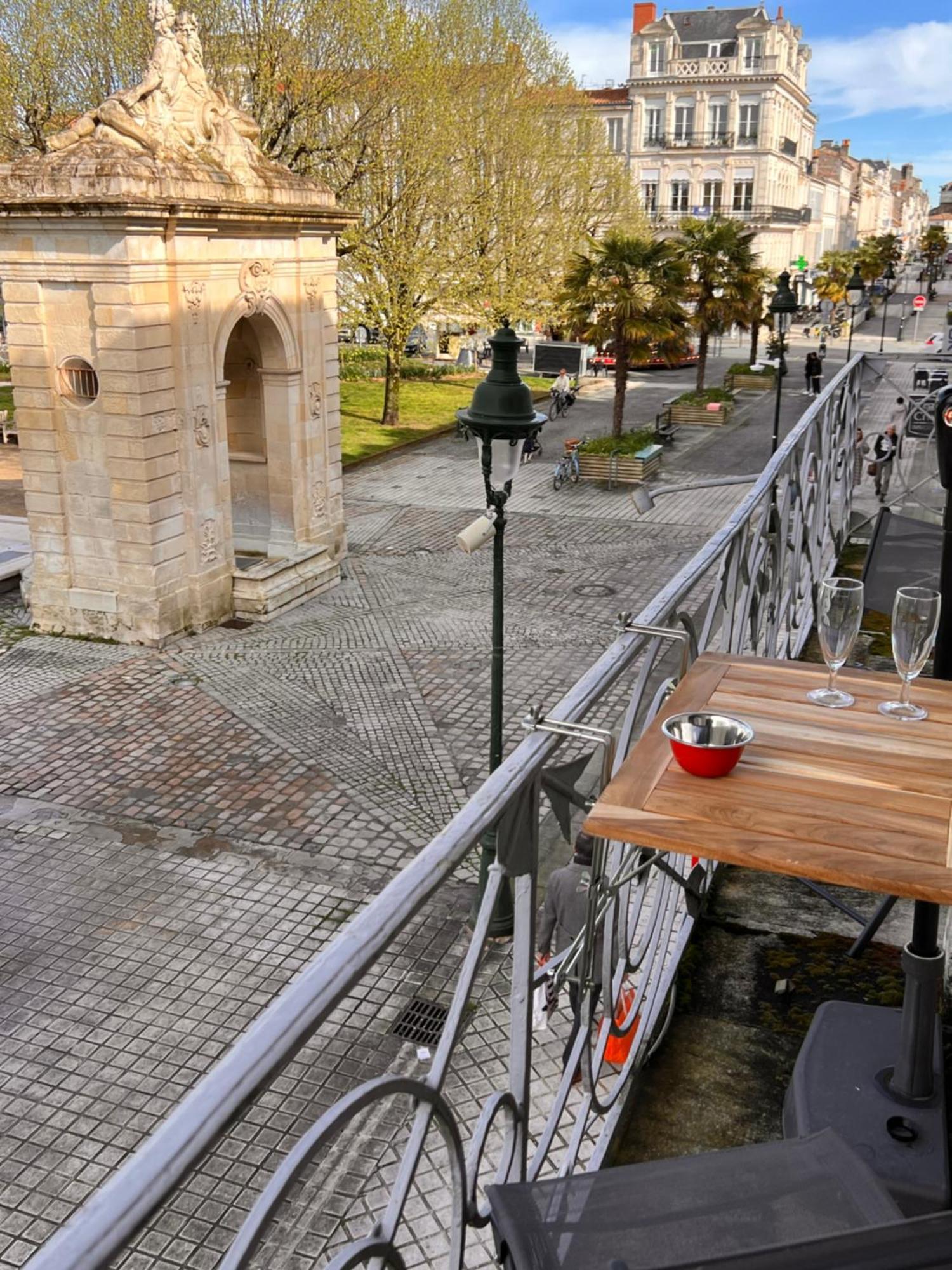La Colbertine - Charming Apartment In Place Colbert Rochefort  Buitenkant foto
